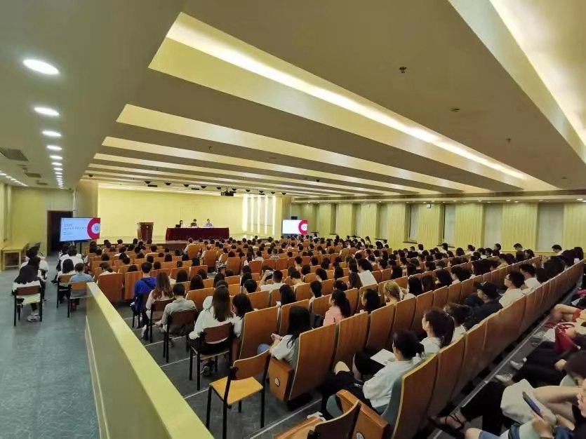 全体学生.jpg